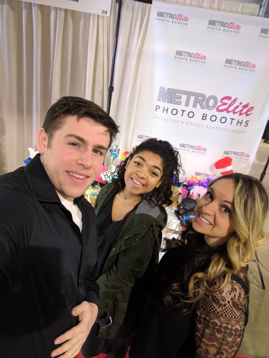 Bridal Show Vibes #luxuryphotobooth #photobooth #videobooth #greenscreenphotobooth #squadgoals #teamworkmakesthedreamwork