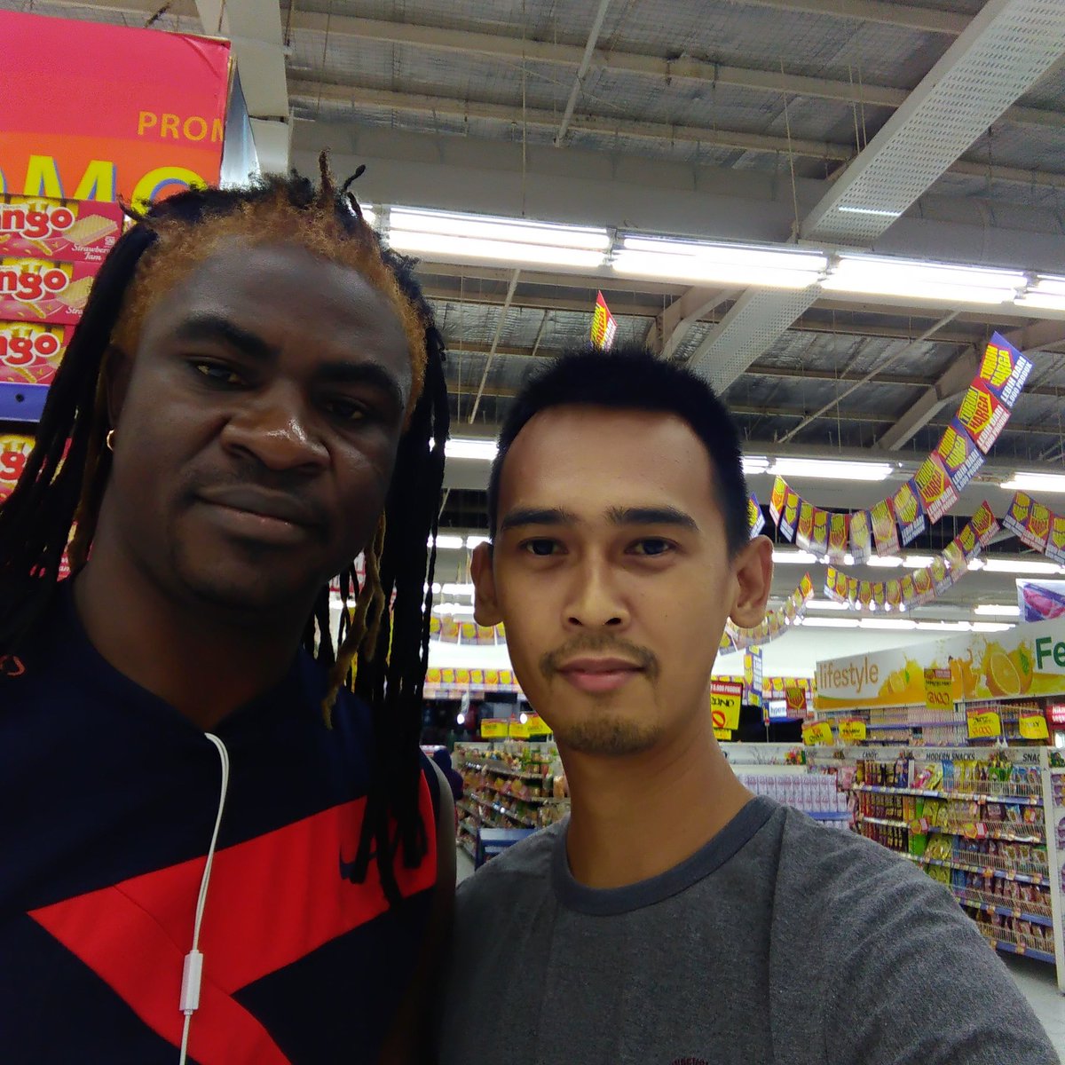 avick2's tweet photo. Foto bareng center bek #sriwijayaFC . #BIO https://t.co/zz1zA3xgzK