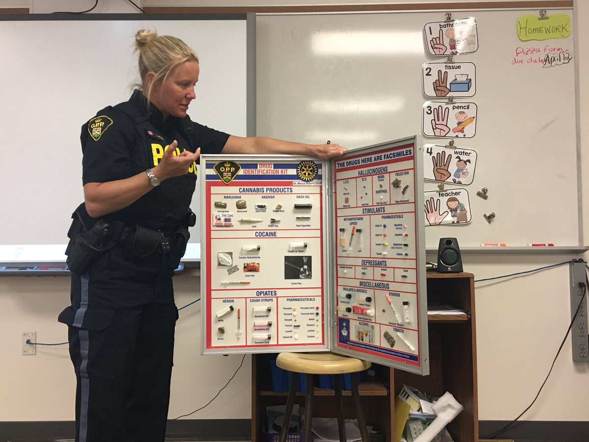 WattersUTES's tweet photo. Students learned about substance use &amp; abuse with Cst. Julie today. https://t.co/0OOhTKV3h4