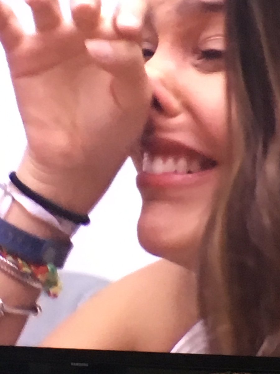 BetaLipeKnebel's tweet photo. Eu ando tão pobre, q to igual a Emilly do BBB, não sai mais nem lágrimas dos olhos! https://t.co/dEBIuYleVw