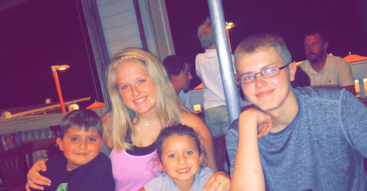 kat_harding's tweet photo. happy national siblings day to my little brats plus kam who's basically my sister💘💘 https://t.co/oKeWvGEj6B