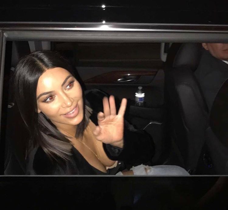 LissyL00p's tweet photo. @KimKardashian leaving @RedSteakhouseCL in Cleveland, Ohio. 😍 https://t.co/Pn9ytCTAiX