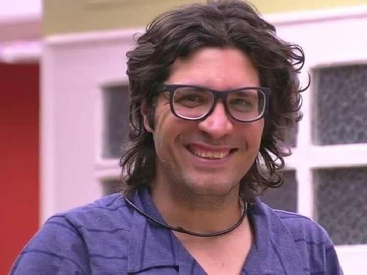 ilannathais's tweet photo. Prova viva de como o mundo dá voltas ...
Quem recebeu a polícia mesmo Marcos ?? 🤔😂 #bbb17 #TimeVivian #teamVivian #vazaMarcos https://t.co/oPZuw15Dpj
