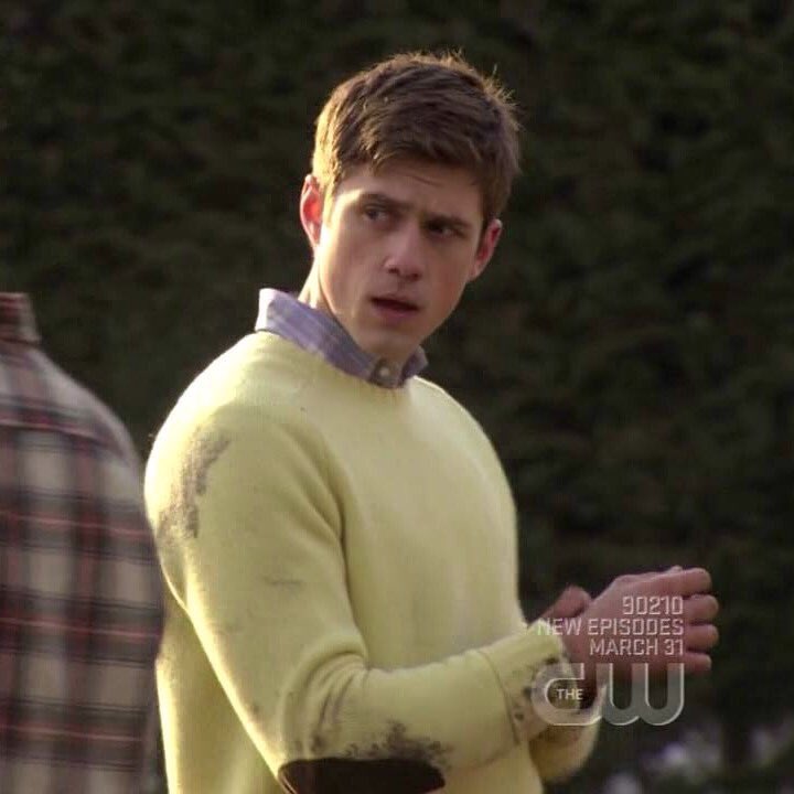 AaronTveitPics's tweet photo. Aaron Tveit on gossip girl https://t.co/ksL9U9WVCP