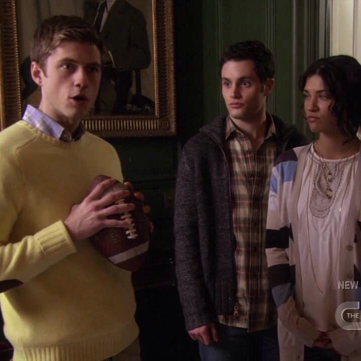 AaronTveitPics's tweet photo. Aaron Tveit on gossip girl https://t.co/ksL9U9WVCP