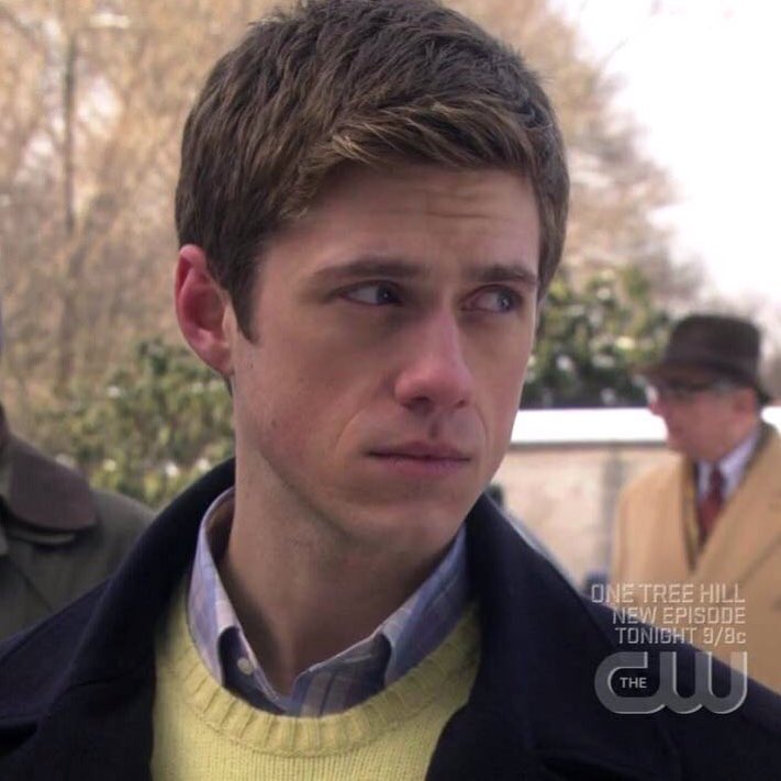 AaronTveitPics's tweet photo. Aaron Tveit on gossip girl https://t.co/ksL9U9WVCP
