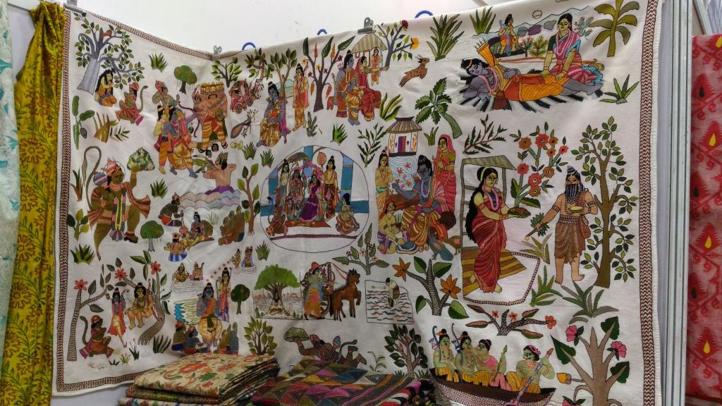 anuradhagoyal's tweet photo. Suprabhat from whole #Ramayana dome on a cloth with Kantha work - hand embroidery - saw at an exhibition in #Delhi #travel #handicrafts https://t.co/jaLjRuDP1U