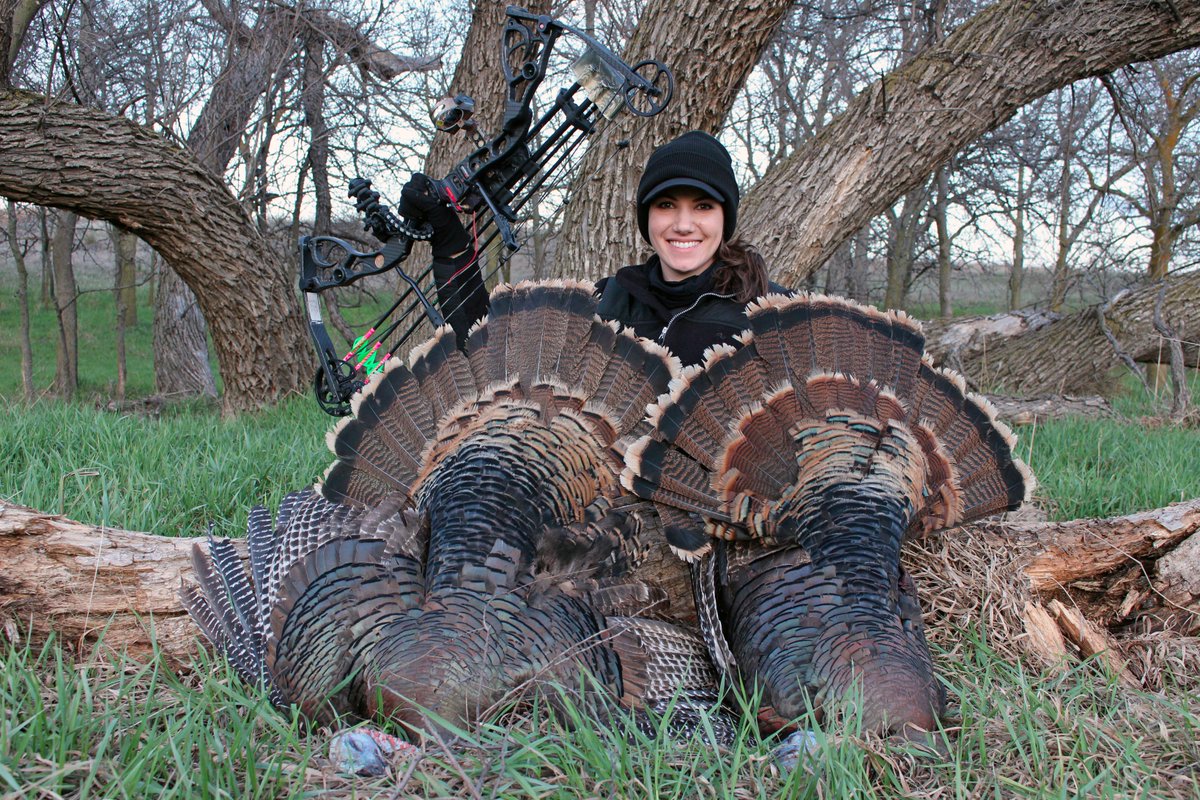 adventuresszine's tweet photo. My opening day double in Kansas with my first Rios! #turkeyhunting #bowhunting #archery #hunting #womenwhohunt #womenwhoshoot #outdoorswoman https://t.co/vNwuQUlSMi