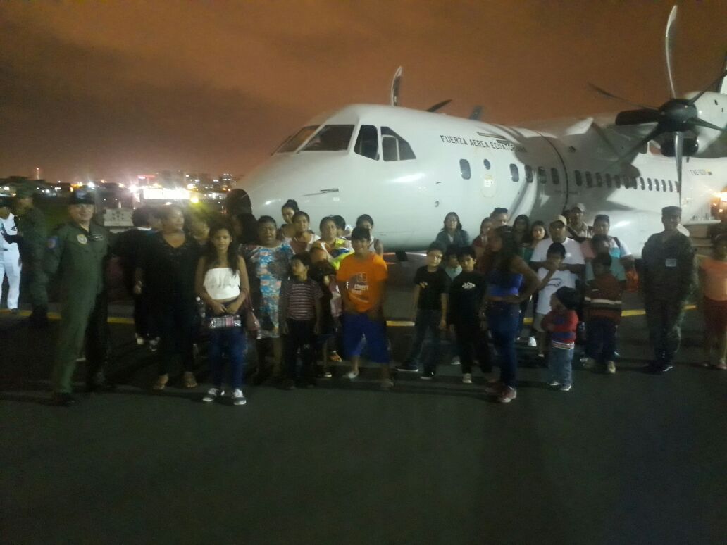 FFAAECUADOR's tweet photo. #FFAA en avión CASA traslada a 21 niños con capacidades especiales de la Fundación Childrens of Galapagos  a Guayaquil para chequeos médicos https://t.co/StZF9CnnQK