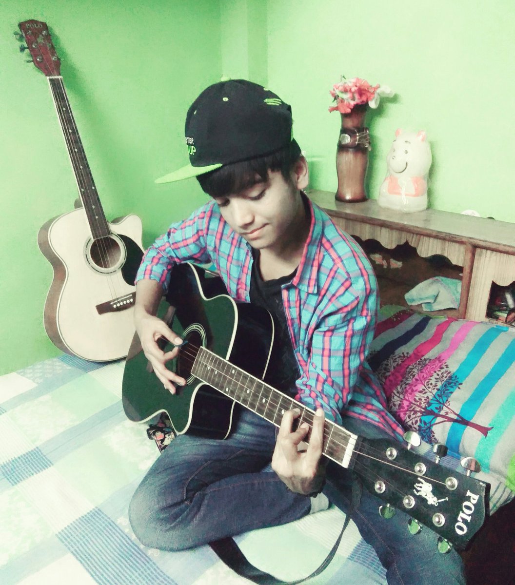 LalitHeartHaker's tweet photo. I’m singing🎙️what I want to sing🎤 based on the emotion 😘of what that day feels 😘 That’s what comes out of my mouth and guitar🎸 https://t.co/LWrQMek2pk
