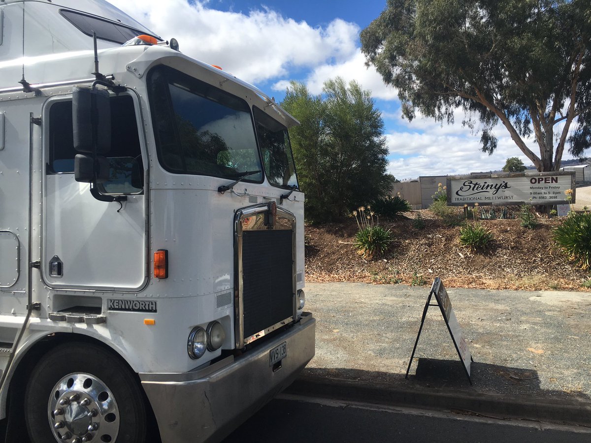 JakeToster's tweet photo. After driving past for the last 5 weeks, it would have been rude not to call in! #4ft #steinys #barossa #v17truckingdone 👍🏻🍇🍻 https://t.co/KCEt9jnhhR