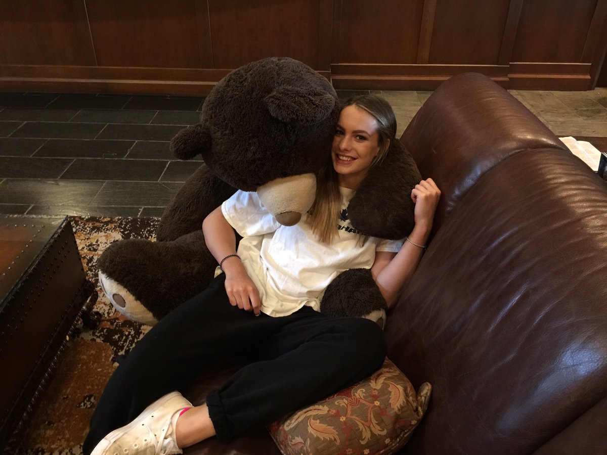 HPC_Ontario's tweet photo. #teamHPCO's @OleksiakPenny chilling out & making friends after a busy week of #FASTswimming at @SwimmingCanada #Trials2017 🏊🏻♀️💨 https://t.co/1kqVQqpjie