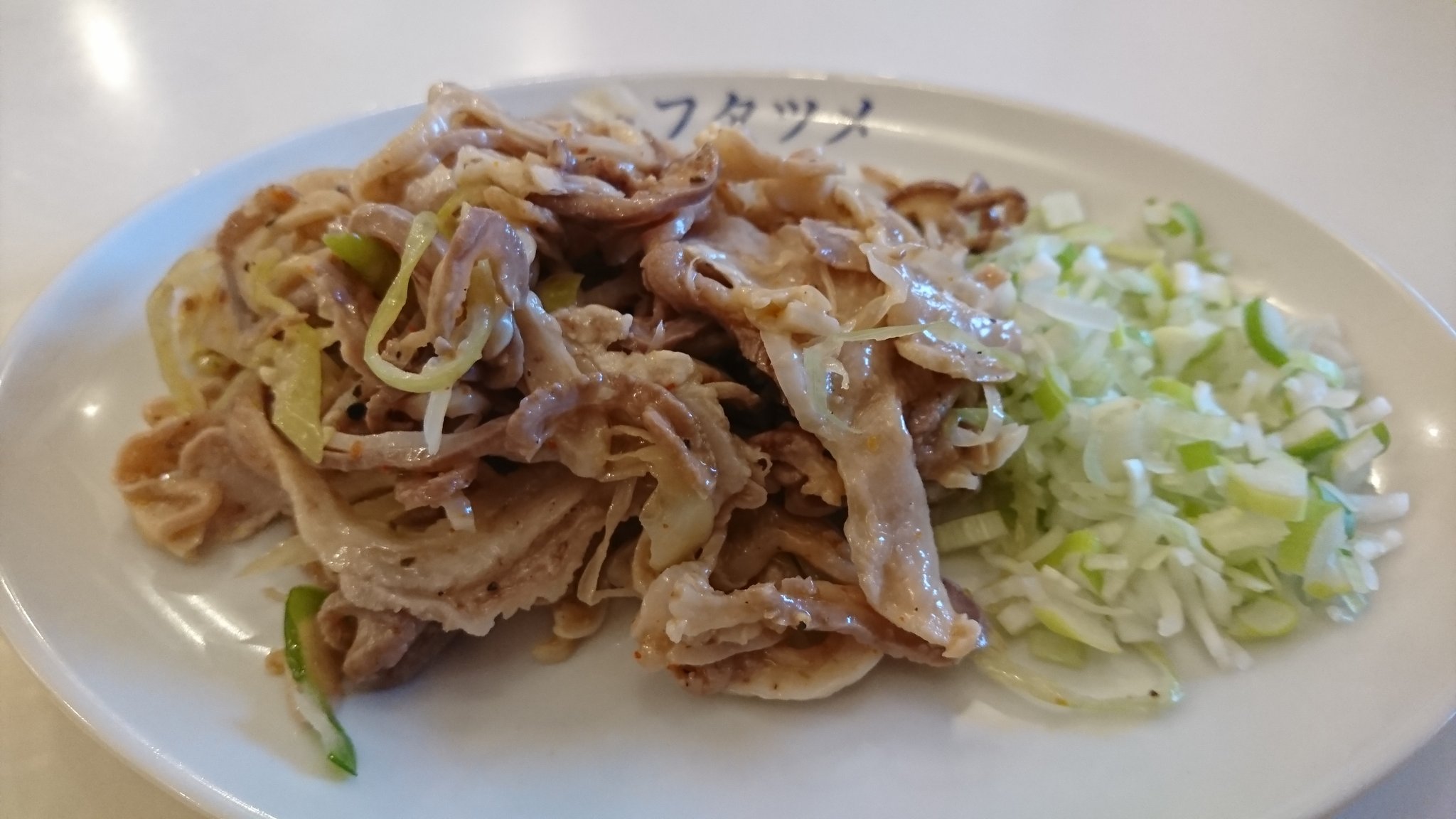 平田の哲二郎 フタツメ伊勢崎店 さん 辛いタンメン もりタンメン 唐揚げセット ガツ刺し 欲張りすぎた 腹パンパン 一品料理もいっぱいあるし 生ビール 350円だし 飲むのもいいかも 二人で2 400円のランチは贅沢だね 景勝軒は今日は絆の日で700