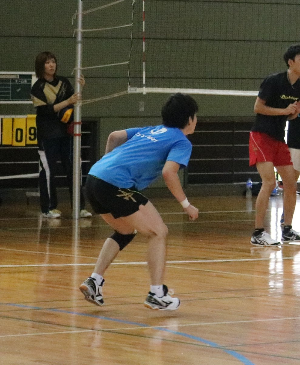北九州市立大学 男子バレーボール部 Ar Twitter 北九州市立大学男子バレー部 部員紹介 ウィングスパイカー 4年 越智渉 元キャプテン 現在公務員に向けて奮闘中 しかしながら 出席率は7割を越えている 夏場 彼の周りは湖と化する 試合中雅人のお尻を触る癖が
