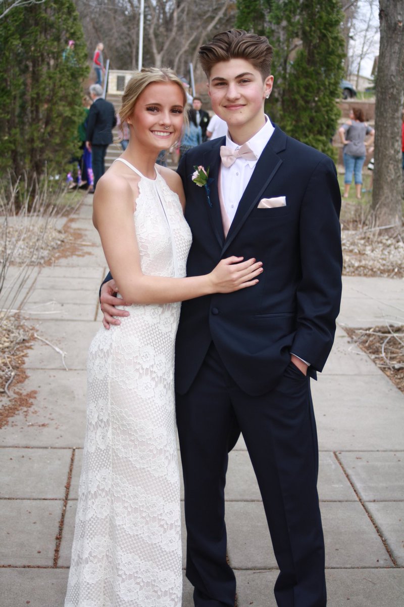 gare_bear199's tweet photo. PROM2k17, ft my gorgeous date!😻 https://t.co/US1yf29898