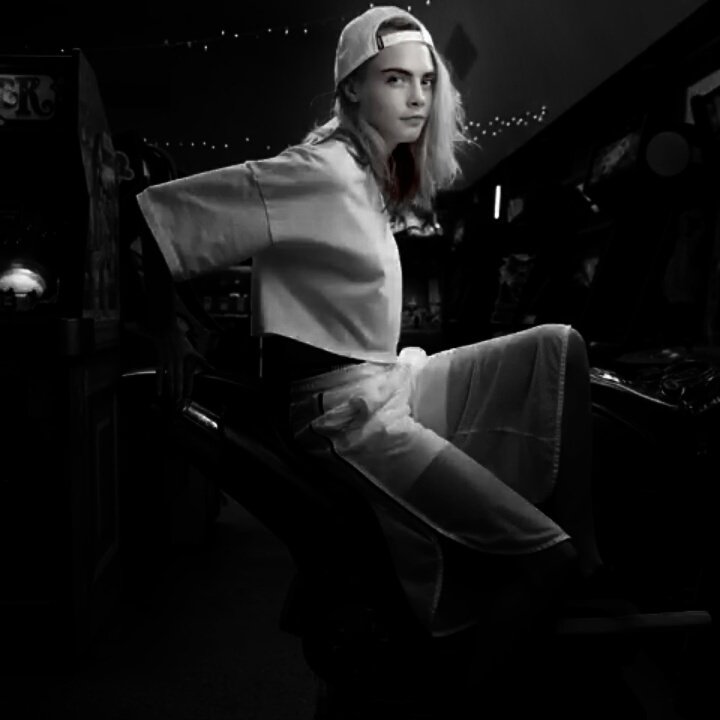 caradeleuinqne's tweet image. You go girl @Caradelevingne