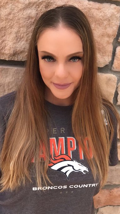 Head shot sneak peak. #actress look complete https://t.co/dVw19G9eSg<a href="/tag/actress"class="tags">#actress</a>