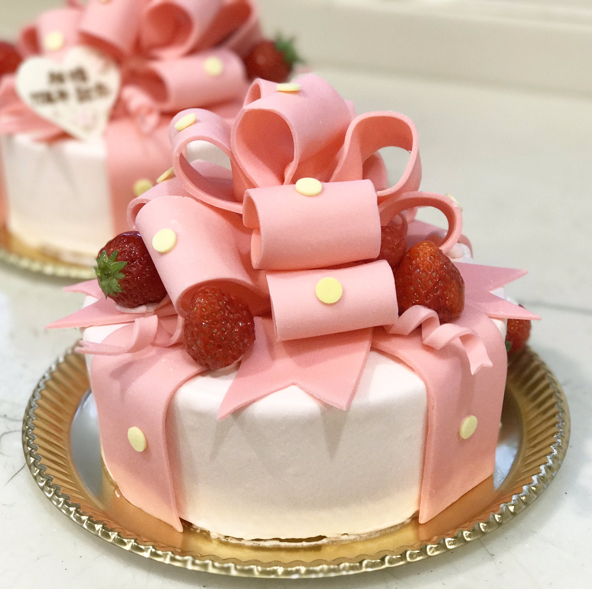 アトリエアニバーサリー 大人気フェイバリットリボン 青山 早稲田で予約受付中 Birthdaycake Anniversary Decorationcake デコレーションケーキ アニバーサリー青山 アニバーサリー アニバーサリー早稲田 アニバーサリーケーキ 誕生日ケーキ