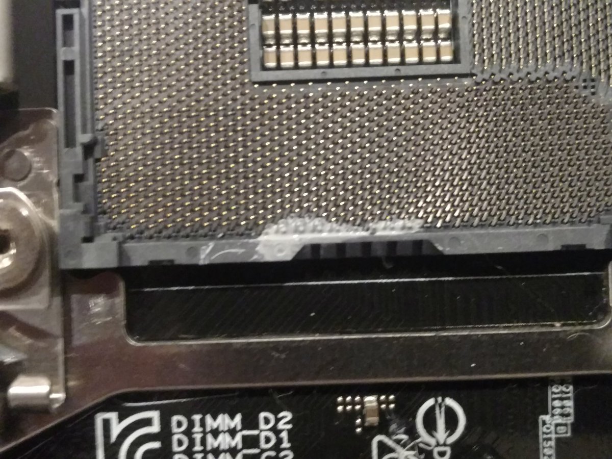 CryptoCameron's tweet image. Fuck. Thermal paste in the socket