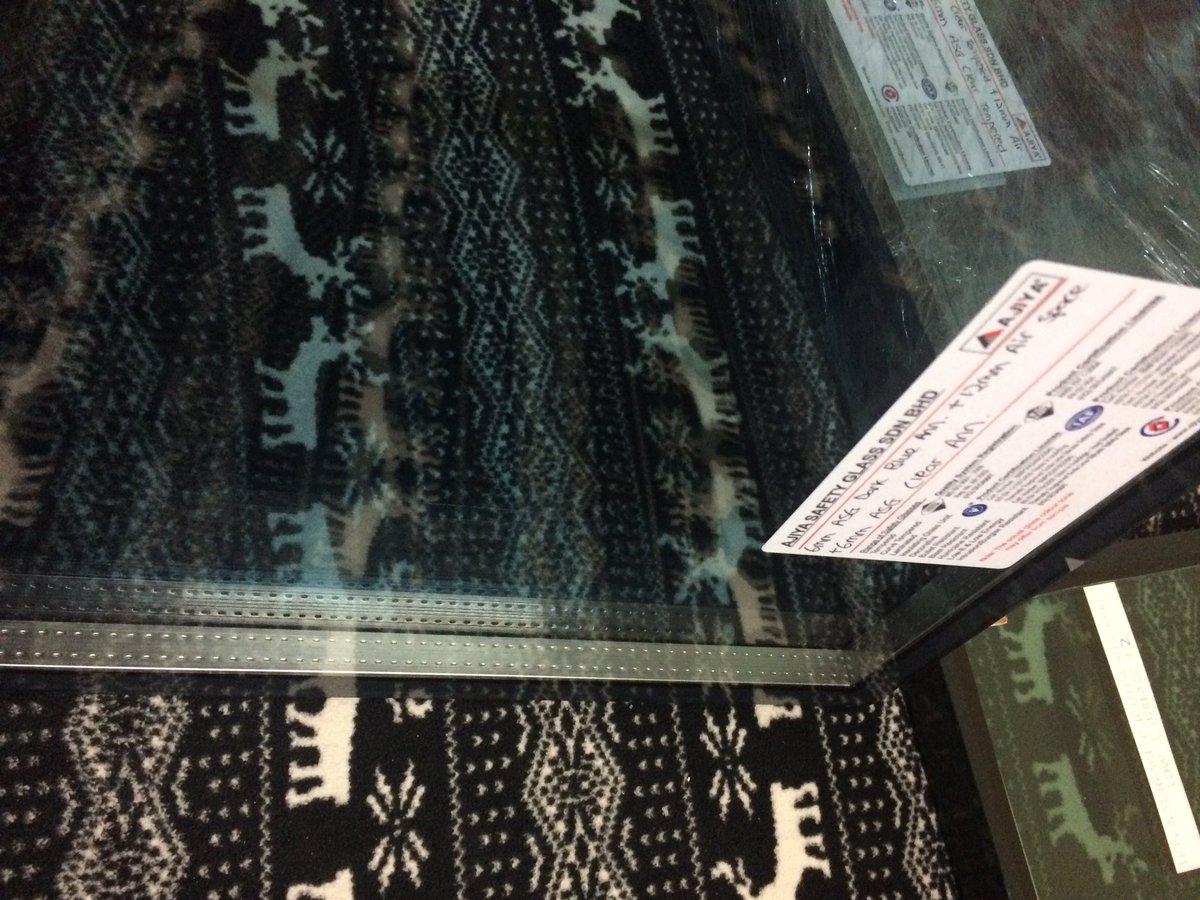 haziqazmii's tweet image. Uuu got present frm Ajiya Safety Glass #FYProject