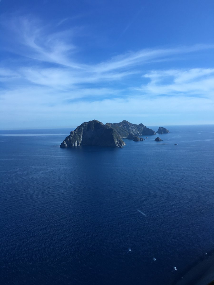 EsperiaAviation's tweet photo. Magic #Ponza last Sunday! #esperiaaviation #helicopters #helitours #VIPtours #luxurytravel #enjoy #italy #beautifulplaces COMEFLYWITHUS! https://t.co/XMGnG07Ilg