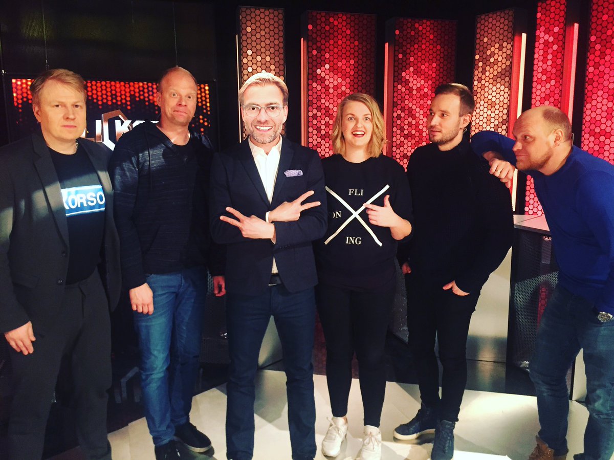 Villikortti's tweet image. Tänään höpsötellään #Villikortti Jalkapalloetkojen parissa ennen #UCLfi huippukamppailua Juve - Barça! @YLETV2 klo 21.00!