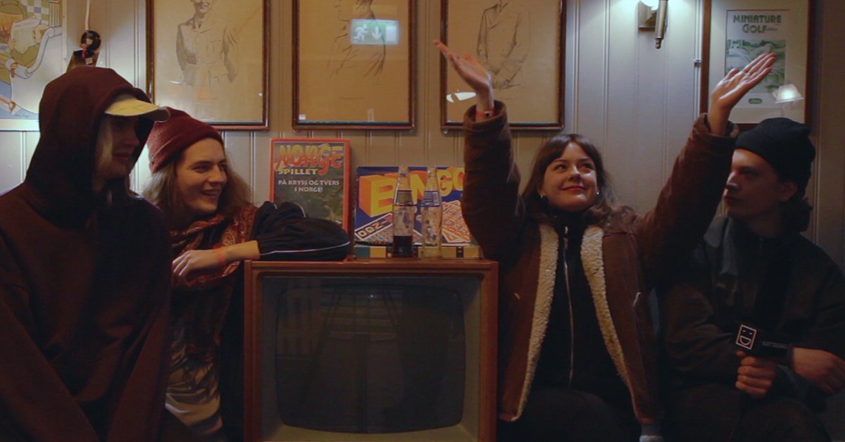 VIDEO: Se Steinerskole-gjengen i <a href="/FOAMMMband/">FOAMMM</a> stave bandnavnet ved hjelp av eurytmi! 
nattogdag.no/2017/04/foammm…