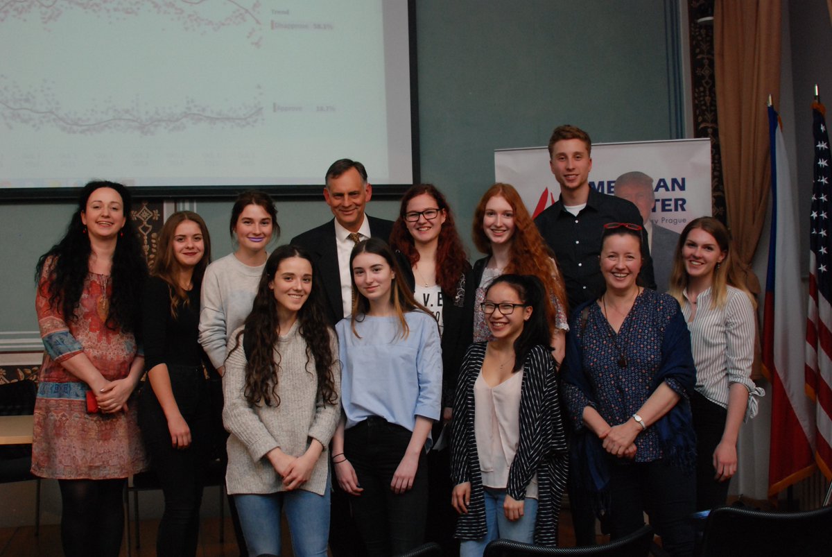 Attended with some students a lecture by professor #JohnGilmour at the #AmericanCentre in #Prague about the scope of power of US presidency.