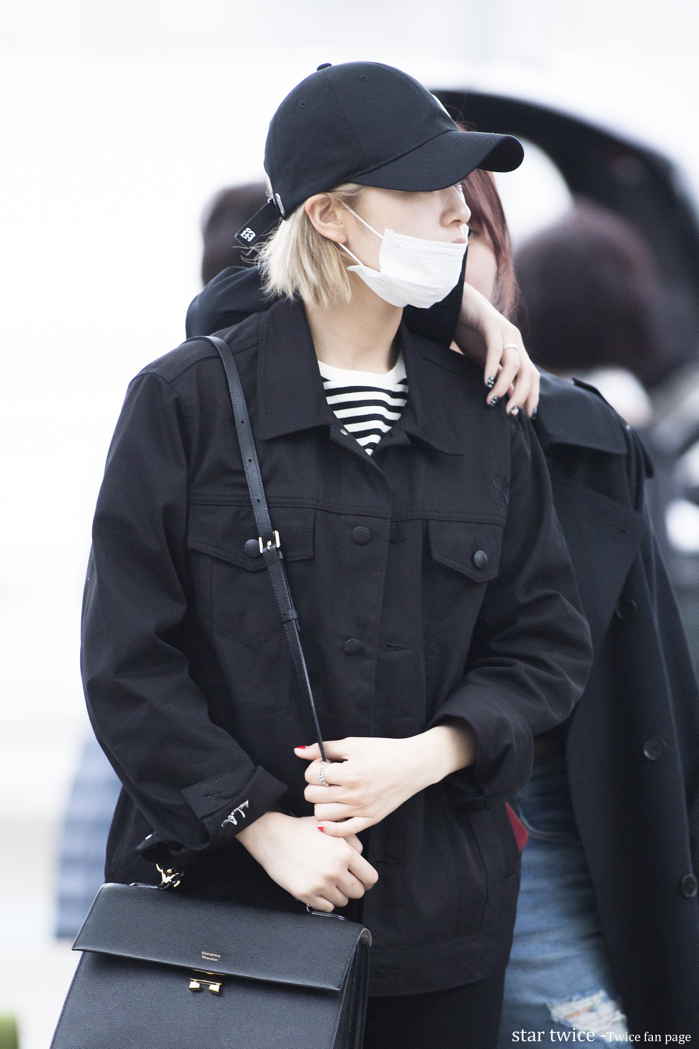 C9HM2hmUwAEH_0Y.jpg:orig