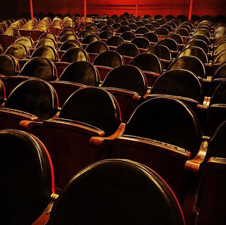 losabsur2's tweet photo. El domingo estas butacas te esperan. Testigos de la historia del @teatrolara desde 1880. #LaBomboneraDeDonCándido https://t.co/u4ovzHPXOv https://t.co/BulS0Trf4l