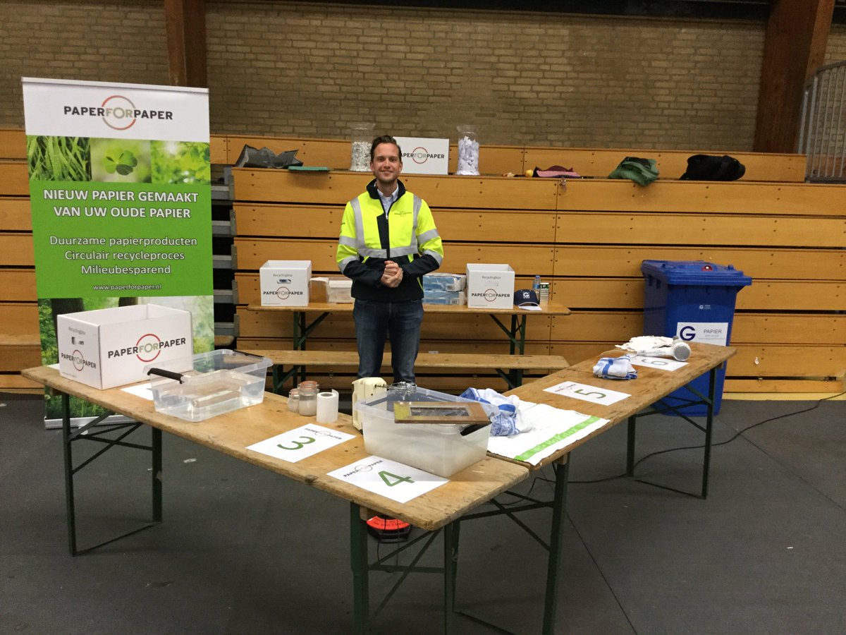 Paper_for_Paper's tweet image. Kids zelf papier laten maken en stukje bewustwording van papierverbruik! #PETevent #Techniek #Recycle #KlaarVoor