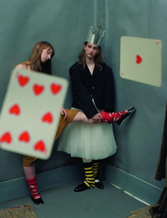AlmaAlessandra's tweet photo. #aliceinwonderland #magicards #TimWalker https://t.co/LdYu9XTQl7