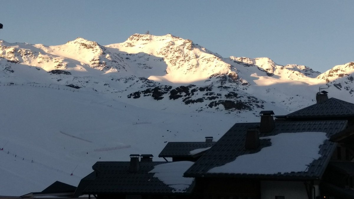 Wyss2's tweet photo. Cime Caron morning sun #val thorens https://t.co/DTYe0yU7Wx