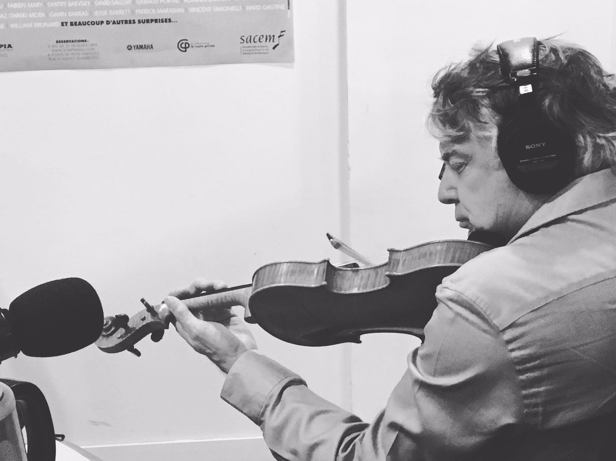 AuroreGogo's tweet photo. En direct sur @RadioTSFJAZZ avec #didierlockwood ! #lesimpromptus @THEATREdlOEUVRE https://t.co/HbZUFS5snN