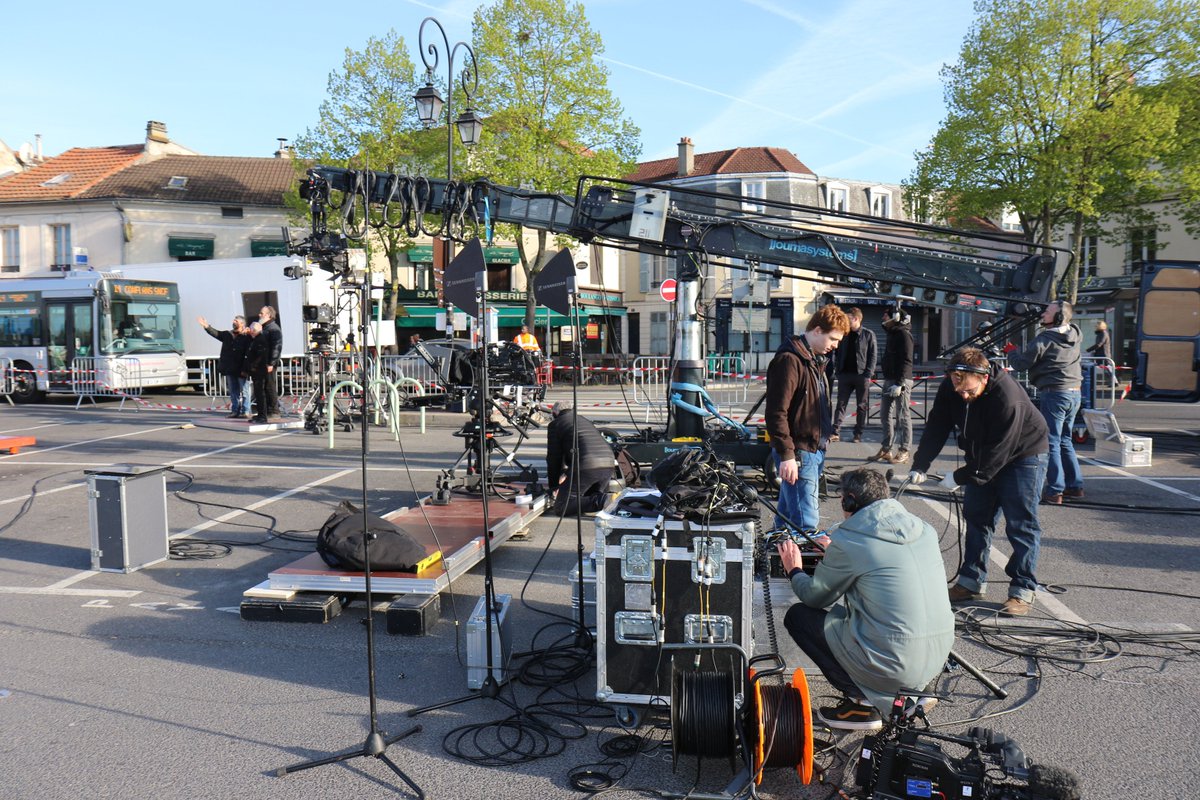 Conflans Sainte Honorine Pa Twitter Envoye Special Envoyespecial S Installe Place Fouillere A Conflans Pour L Enregistrement D Une Emission Pour France2tv Https T Co Zzzp3sk7pj