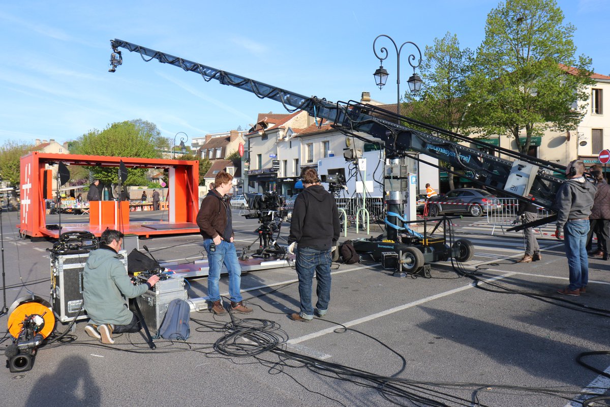 Conflans Sainte Honorine Pa Twitter Envoye Special Envoyespecial S Installe Place Fouillere A Conflans Pour L Enregistrement D Une Emission Pour France2tv Https T Co Zzzp3sk7pj