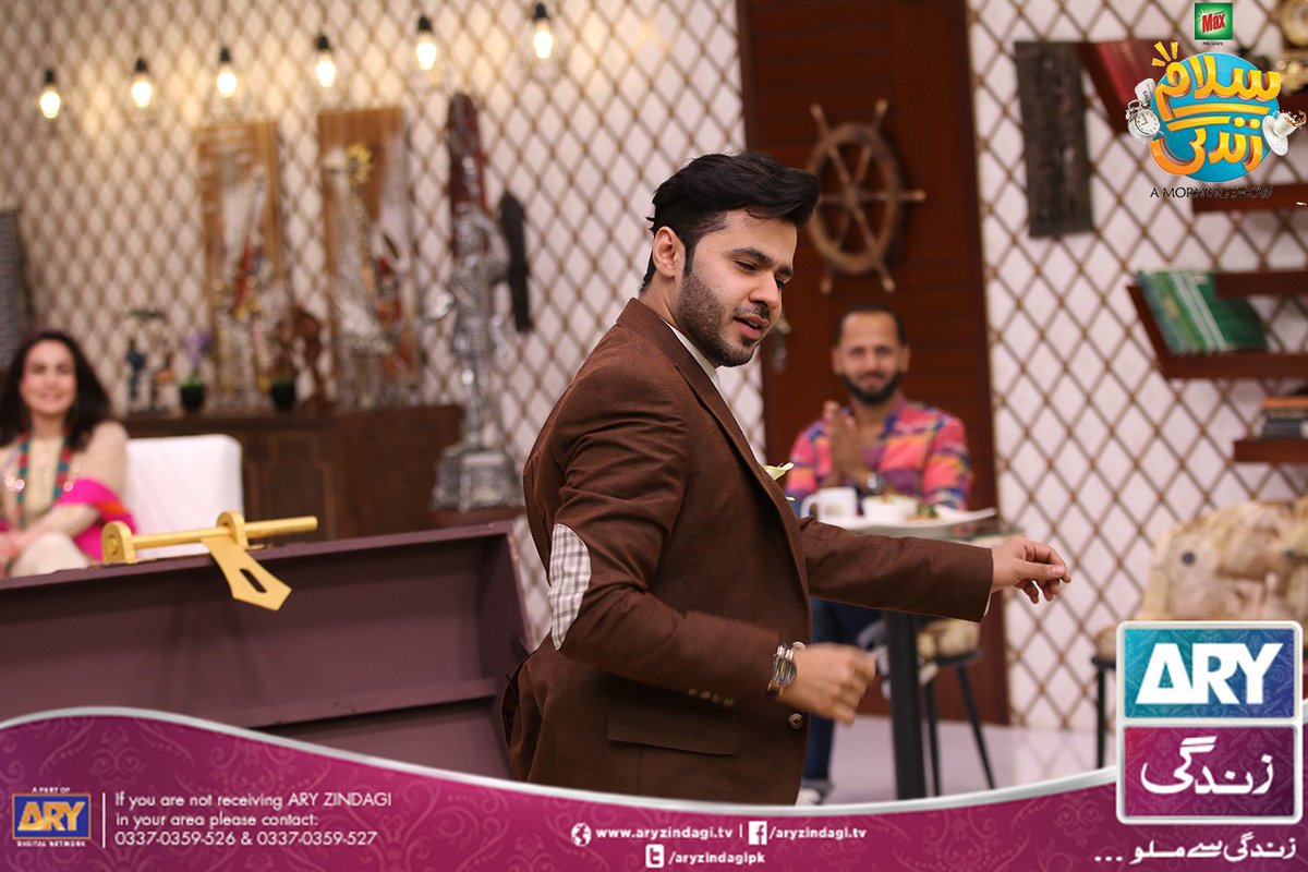 aryzindagipk's tweet photo. Entertainment se bhara Jadooi Sandook 😉
#Fun at #OneDishParty #DawateKhas #SalamZindagi @aryzindagipk 
@faysalquraishi #Saim https://t.co/QANSHNQHTF