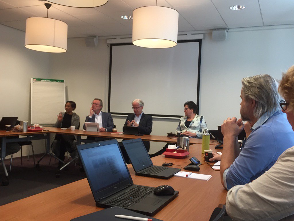 Samen met alle leiders van regio Noord in gesprek met <a href="/hbakk/">Henrik_Bakk</a> <a href="/kentalis/">Koninklijke Kentalis</a> #DeKern - minder gelaagdheid, decentraal!