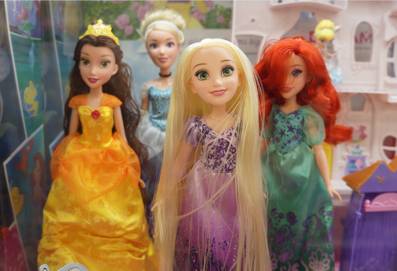トイザらス公式 歴代のディズニープリンセスが勢ぞろい 今話題のベルや エレナ モアナが集結 商品一覧 T Co Gjcc6mdecy T Co Zrmavgydio Twitter