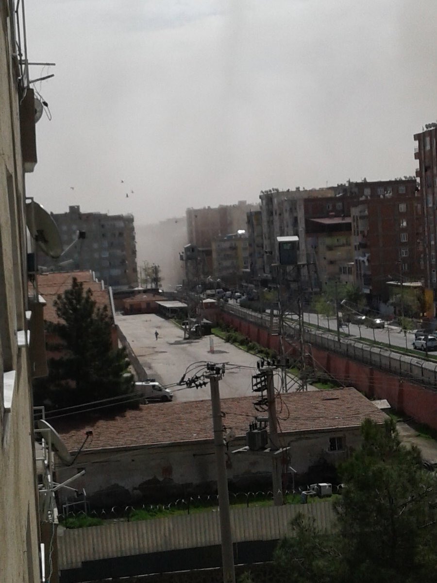 Medya Adami On Twitter Son Dakika Diyarbakir Baglar Da Emek Caddesi Yakininda Saat 10 45 Te Siddetli Patlama Oldu