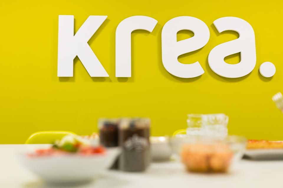 Posledný marcový piatok sme sa opäť zišli za jedným stolom. Zhrnuli sme uplynulý mesiac a popri tom zajedali sme zdravé vegetariánske jedlá.