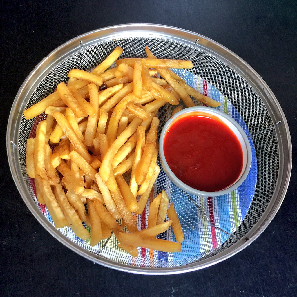 ptvMarga's tweet photo. 12 yr old brother cooked fries how cute 💓 https://t.co/CRY3Y3Wuv1