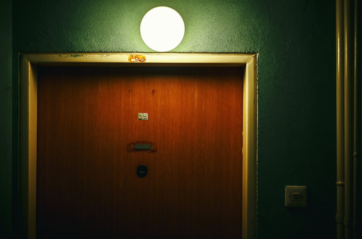 Erstmals ist in einem #Airbnb ein #Mieter gestorben. #Todesfall #Berlin
motherboard.vice.com/de/article/tod…