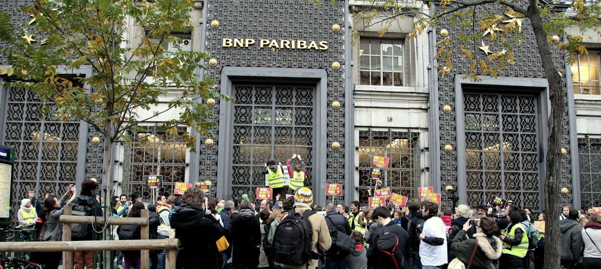 AnvCop21's tweet photo. #BNPcoupable // Rassemblement à 12h30 au 16 bd des italiens à #Paris, devant le siège de la BNP ! Venez nombreux! https://t.co/mZzG5LVjo3 https://t.co/n7r5Yq3DgK