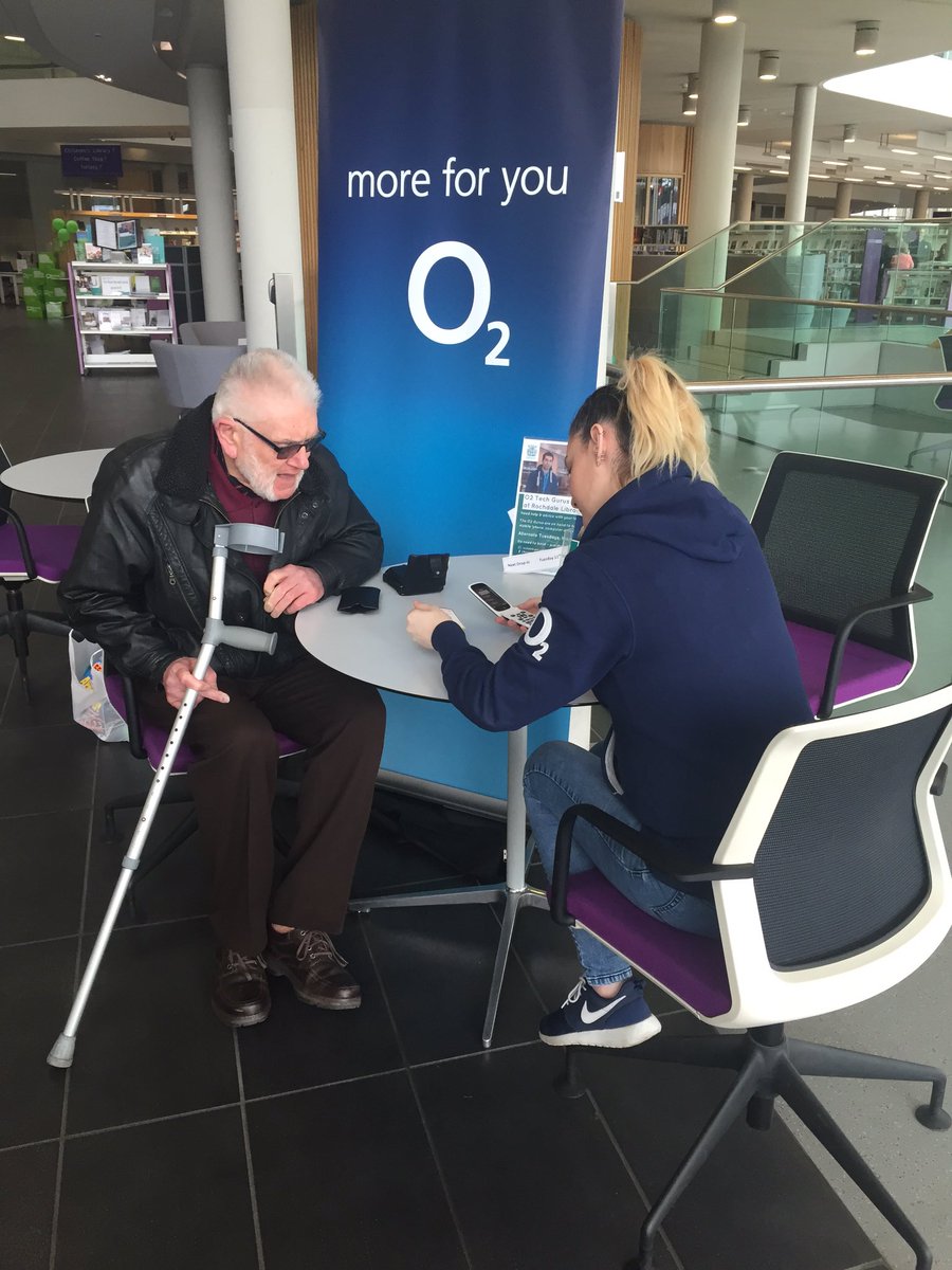 rickphelan1's tweet image. Come down to Rochdale Library today and every other Tuesday between 10am-12pm for mobile tech help/advice @MIDComms2 #o2Rochdale #o2gurus