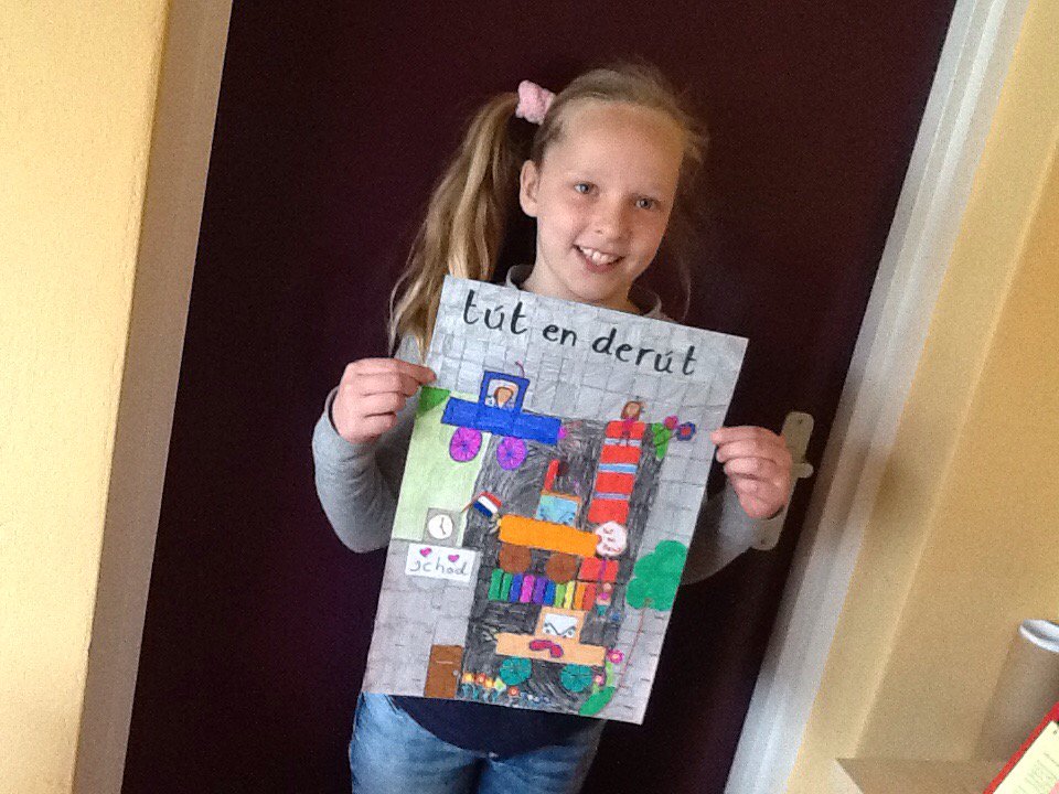 Eyda Boersma wint de eerste prijs! Het beste ontwerp voor het verkeersbord bij IKC Aventurijn. Gefeliciteerd!