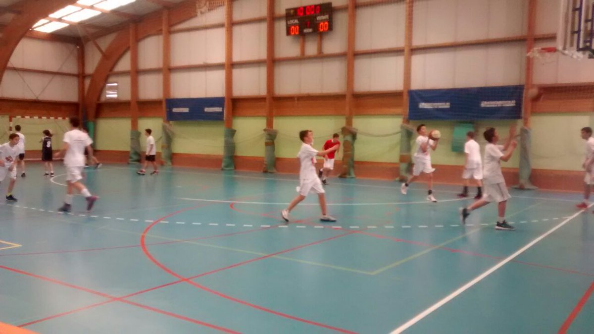 cblaflecha's tweet photo. Aquí tenemos a nuestro Equipo Infantil Autonómico Masculino, que está participando en el Torneo de Alcalá de Henares....¡No paramos!🏀🏀🏀 https://t.co/AIJst222rP