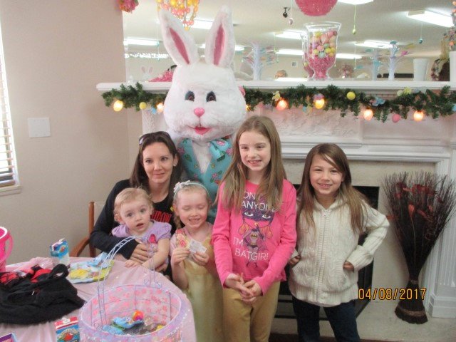 qhomes's tweet photo. Arbor Meadows had a visit from the Easter Bunny at their Easter Party! #EasterBunny #qualityhomes #familycommunity https://t.co/28PhEZHF9x https://t.co/HfisxWkfTZ