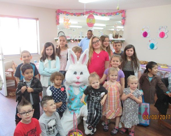 qhomes's tweet photo. Arbor Meadows had a visit from the Easter Bunny at their Easter Party! #EasterBunny #qualityhomes #familycommunity https://t.co/28PhEZHF9x https://t.co/HfisxWkfTZ