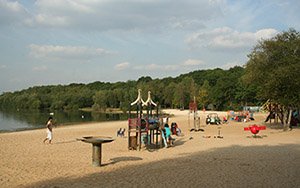 Please be aware that the car park at Ruislip Lido might be busier than normal on sunny days. We recommend using public transport. ^L